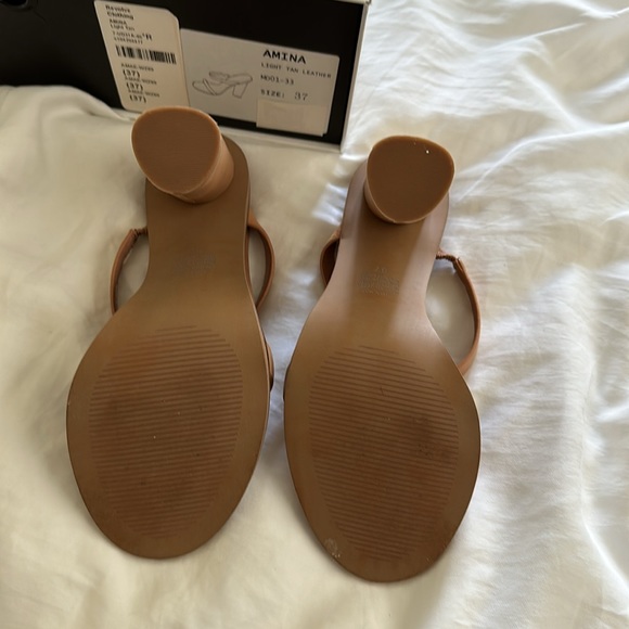 Alias Mae size 37 from REVOLVE - Picture 3 of 3